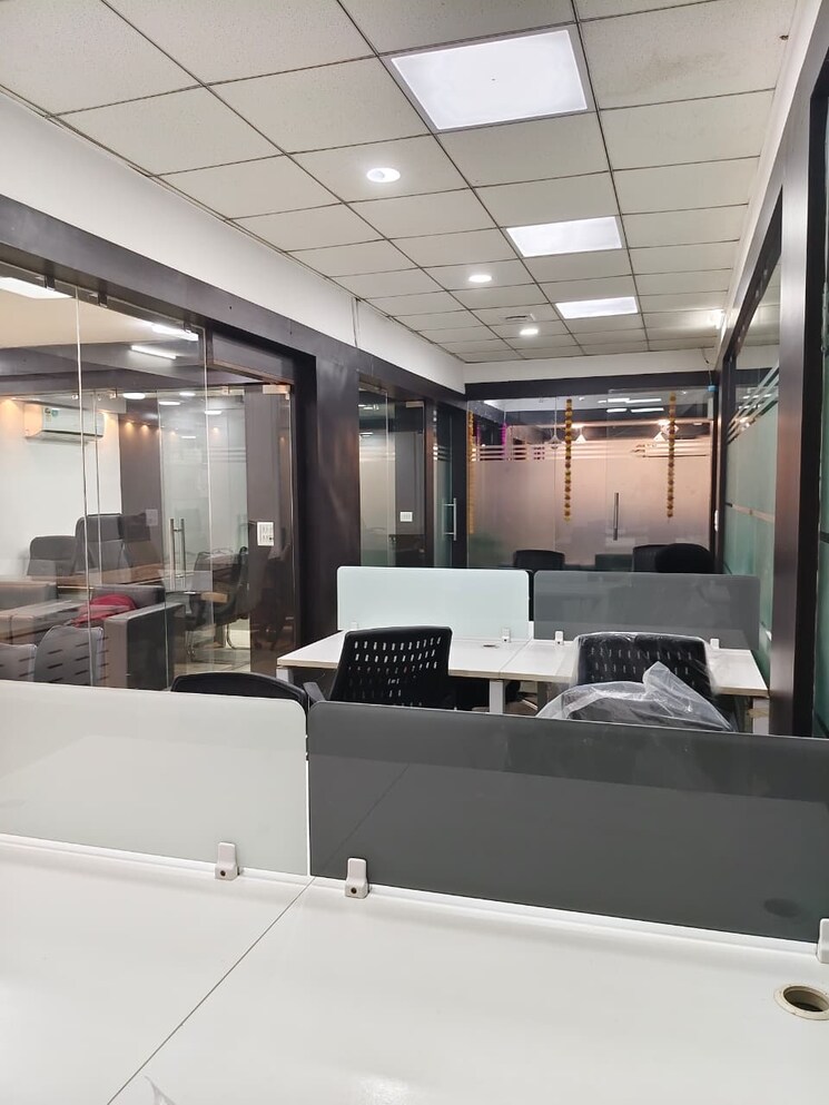 Team Area, sector 63 Commercial Office Space 610 Sq.Ft. In Sector 63 Noida 9490329