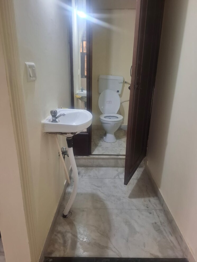 Bathroom, khirki extension 2 Bedroom 630 Sq.Ft. Builder Floor In Khirki Extension Delhi 9490427