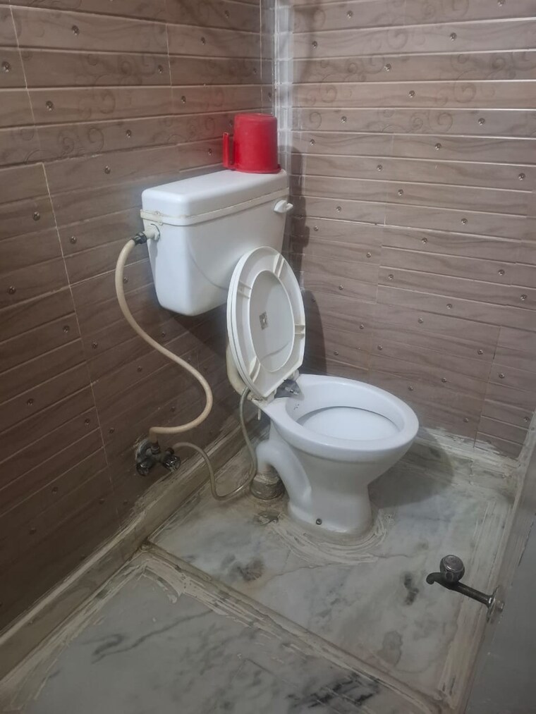 Bathroom, khirki extension 2 Bedroom 630 Sq.Ft. Builder Floor In Khirki Extension Delhi 9490427