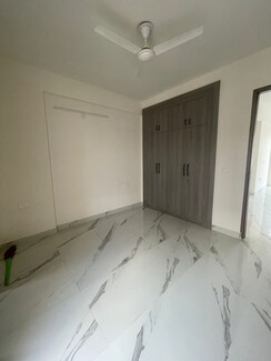 3.5 BHK + Extra Room Apartment For Sale in Smart World Gems