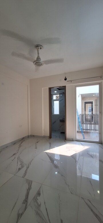 Kitchen in 3.5 BHK Apartment at Smart World Gems, Sector 89 – for Sale