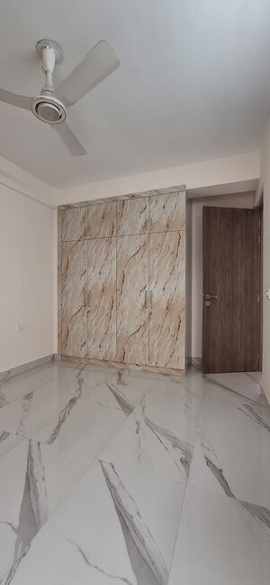 Room in 3.5 BHK Apartment at Smart World Gems, Sector 89 – for Sale