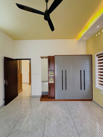 Room in 4 BHK Independent House at Nehru Nagar West – for Sale