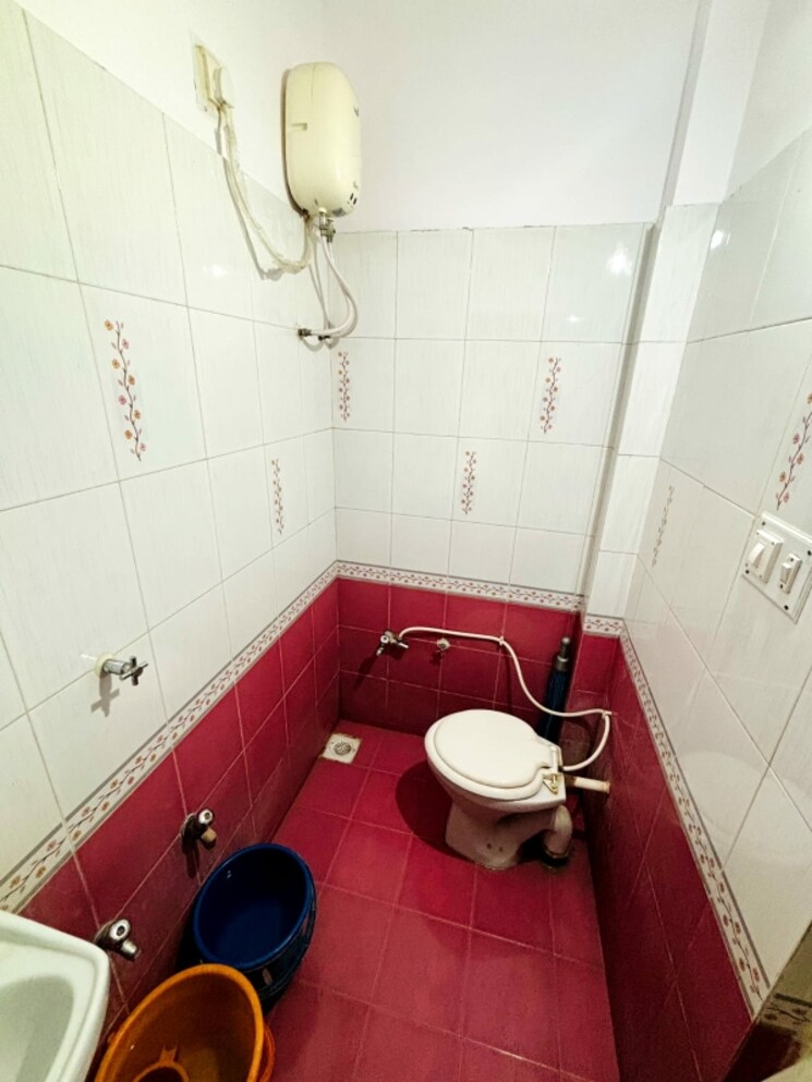 Bathroom, jivraj park 2 Bedroom 170 Sq.Yd. Apartment In Jivraj Park Ahmedabad 9490539