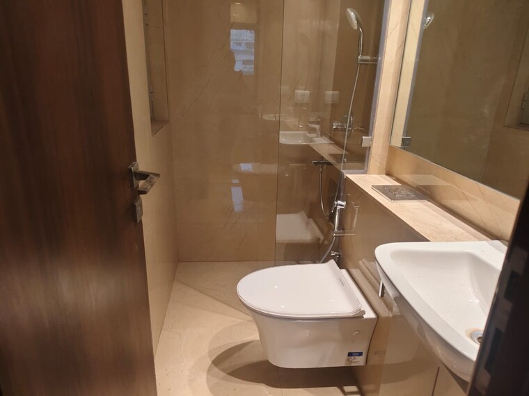 Bathroom, hiranandani-regent-hill 1 Bedroom 379 Sq.Ft. Apartment In Powai Mumbai 9490503