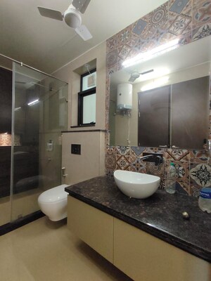 Attached Bathroom in 3 BHK Builder Floor at Unitech South City 1, South City 1 – for Rent