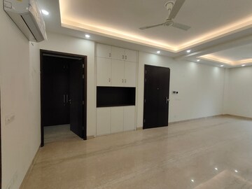 Room in 3 BHK Builder Floor at Unitech South City 1, South City 1 – for Rent