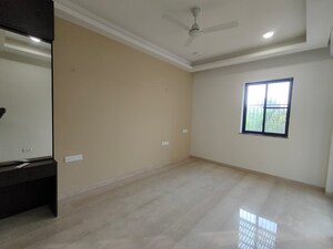 Room in 3 BHK Builder Floor at Unitech South City 1, South City 1 – for Rent