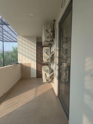 Balcony in 3 BHK Builder Floor at Unitech South City 1, South City 1 – for Rent