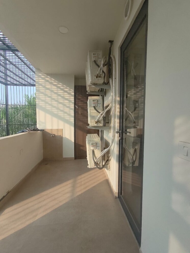 Balcony, unitech-south-city-1 3 Bedroom 2100 Sq.Ft. Builder Floor In South City 1 Gurgaon 9490605