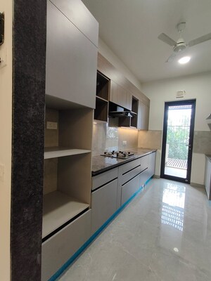 Kitchen in 3 BHK Builder Floor at Unitech South City 1, South City 1 – for Rent