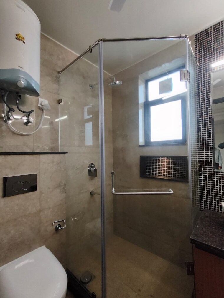 Bathroom, unitech-south-city-1 3 Bedroom 2100 Sq.Ft. Builder Floor In South City 1 Gurgaon 9490605