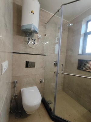 Bathroom in 3 BHK Builder Floor at Unitech South City 1, South City 1 – for Rent