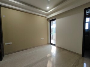 Room in 3 BHK Builder Floor at Unitech South City 1, South City 1 – for Rent
