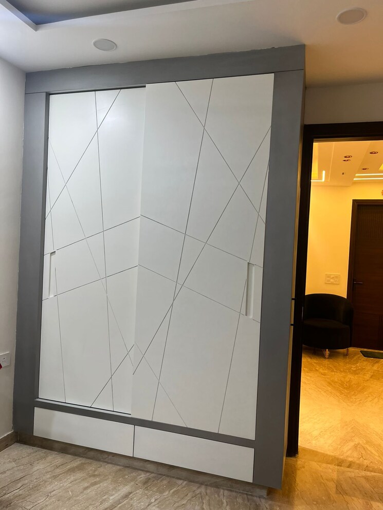 Room, rohini sector 29 4 Bedroom 150 Sq.Yd. Builder Floor In Rohini Sector 29 Delhi 9490656