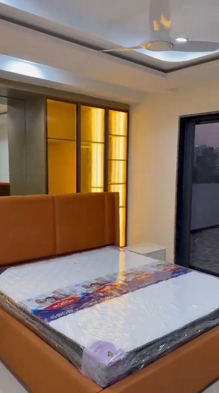 Room, parklands 3.5 Bedroom 500 Sq.Yd. Builder Floor In Sector 85 Faridabad 9490650