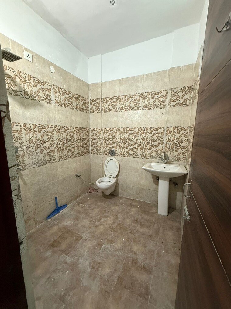 Bathroom, ms-enclave-zirakpur 3 Bedroom 1098 Sq.Ft. Apartment In Dhakoli Zirakpur 9490708