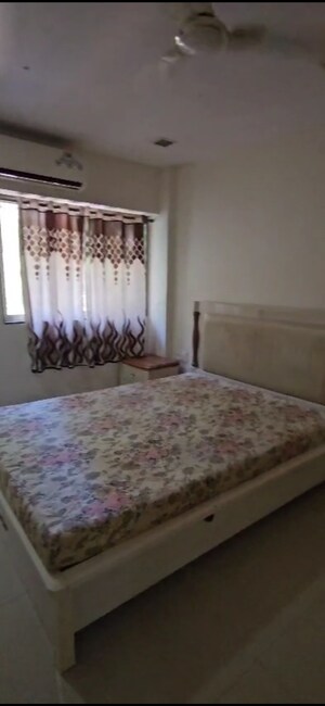 Master Bedroom in 2 BHK Builder Floor at Chandraprabh CHS, Vile Parle West – for Rent