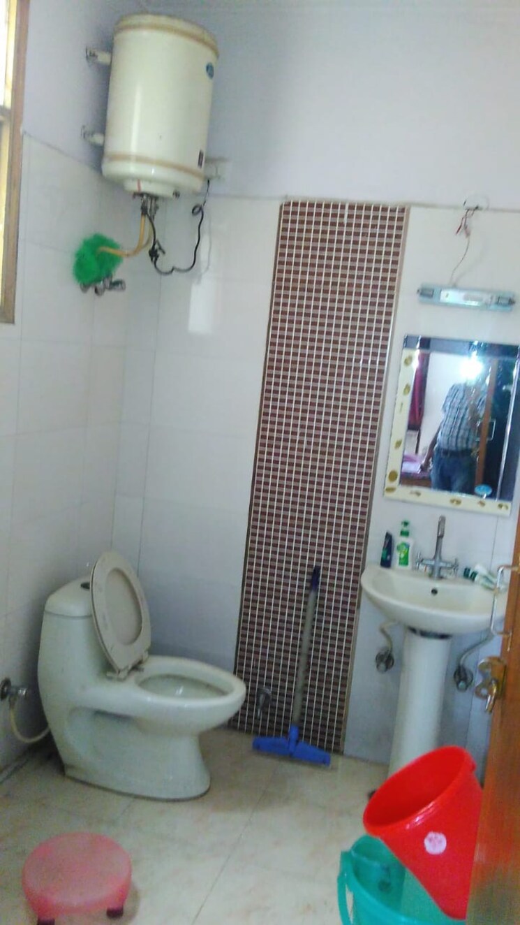 Bathroom, shivalik colony 2 Bedroom 1800 Sq.Ft. Builder Floor In Shivalik Colony Delhi 9490736