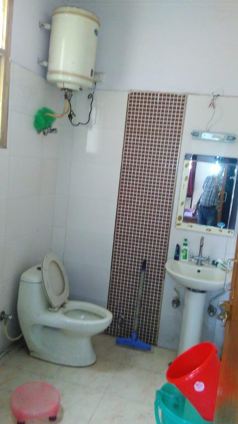 Bathroom, shivalik colony 2 Bedroom 1800 Sq.Ft. Builder Floor In Shivalik Colony Delhi 9490736