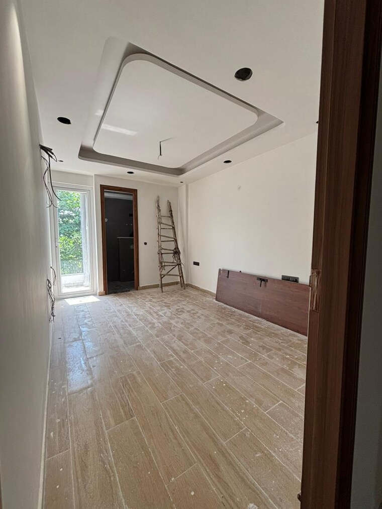 Room, sahastradhara road 5 Bedroom 175 Sq.Yd. Independent House In Sahastradhara Road Dehradun 9490753