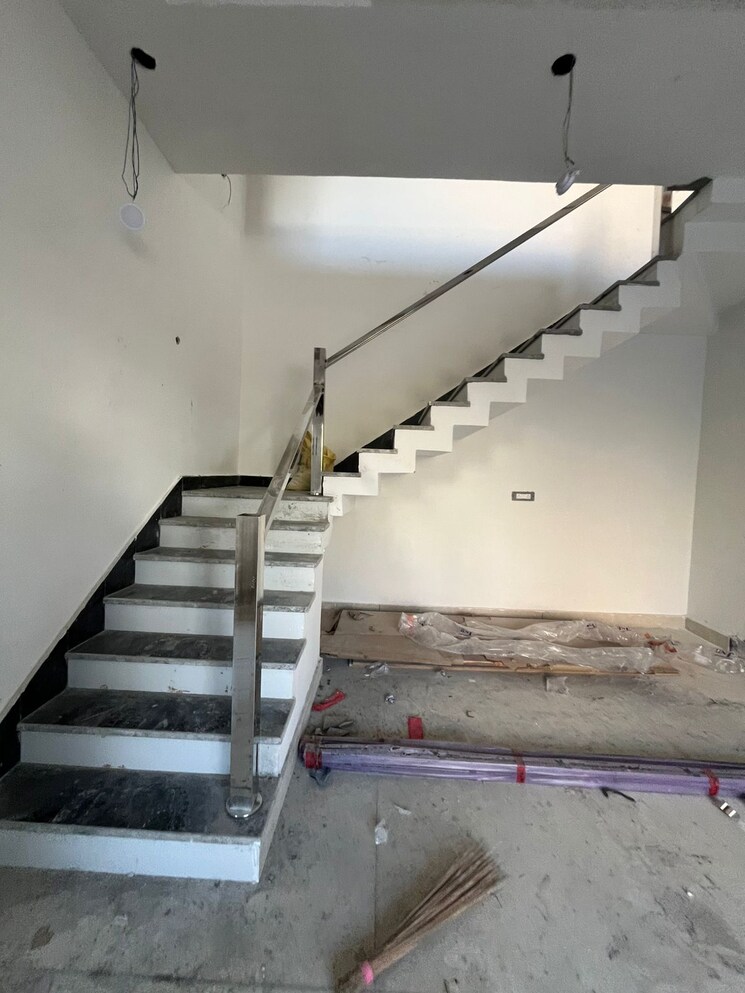 undefined, sahastradhara road 5 Bedroom 175 Sq.Yd. Independent House In Sahastradhara Road Dehradun 9490753