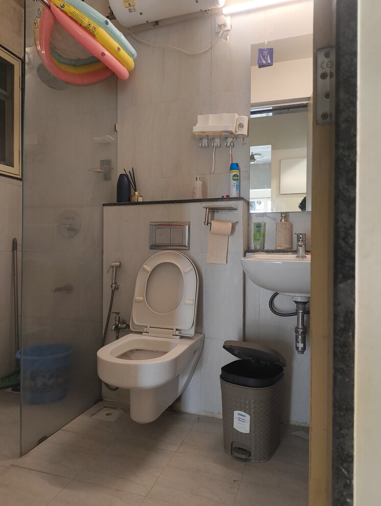 Bathroom, godrej-central 2.5 Bedroom 900 Sq.Ft. Apartment In Chembur Mumbai 9490786