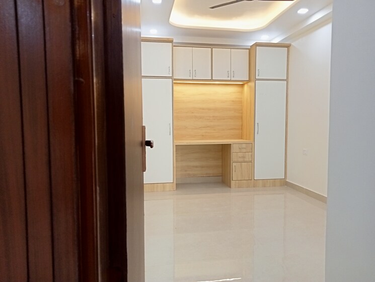 Room, palam colony 3 Bedroom 850 Sq.Ft. Builder Floor In Palam Colony Delhi 9490842