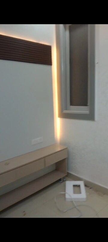 Room in 1 BHK Builder Floor at Kanha Apartments Indirapuram, Shakti Khand 2 – for Rent