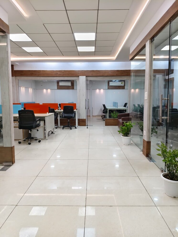  Parking, sector 63 Commercial Office Space 4050 Sq.Ft. In Sector 63 Noida 9490780