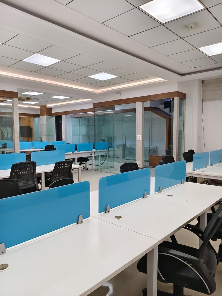Team Area, sector 63 Commercial Office Space 4050 Sq.Ft. In Sector 63 Noida 9490780