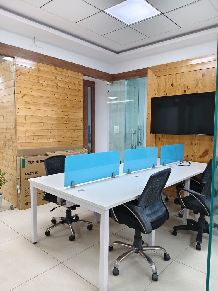 Team Area, sector 63 Commercial Office Space 4050 Sq.Ft. In Sector 63 Noida 9490780