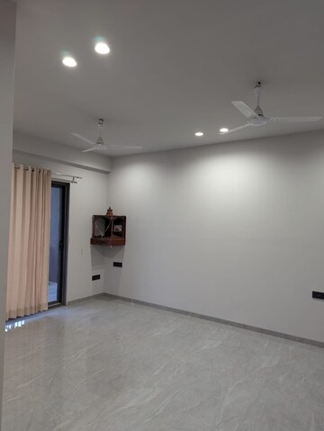 Room in 3 BHK Builder Floor at Aerocity – for Rent