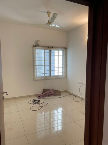 Room in 5 BHK Apartment at LnT Raintree Boulevard, Hebbal – for Sale