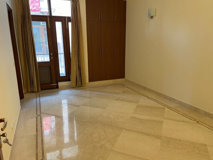 Room, dlf phase v 2 Bedroom 50 Sq.Yd. Builder Floor In Dlf Phase V Gurgaon 9490840