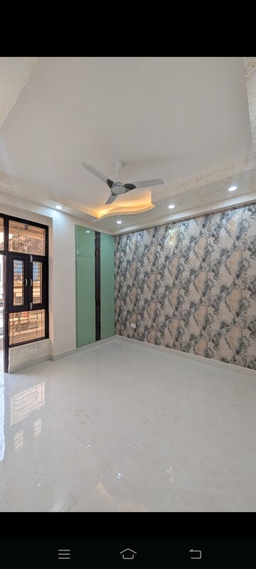 Room in 3 BHK Builder Floor at Maya Homes, Indrapuram – for Sale