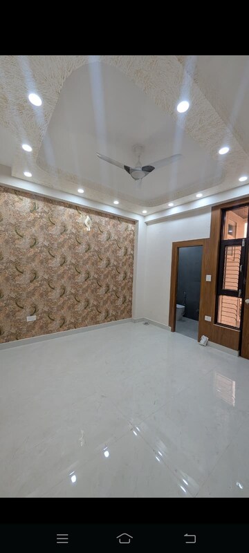 Room in 3 BHK Builder Floor at Maya Homes, Indrapuram – for Sale