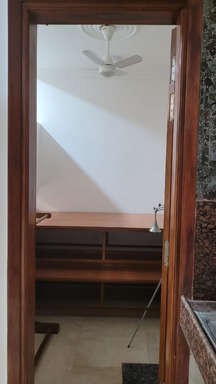 undefined, shivalik colony 2 Bedroom 200 Sq.Yd. Builder Floor In Shivalik Colony Delhi 9490843