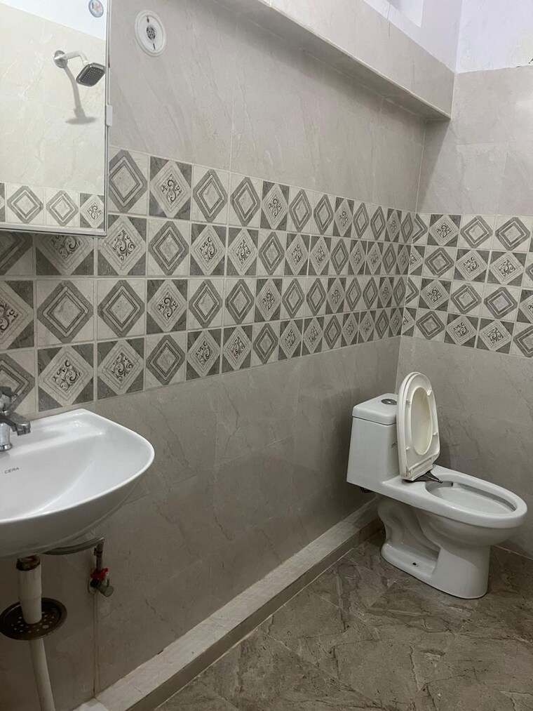 Bathroom, raebareli road 2 Bedroom 1250 Sq.Ft. Independent House In Raebareli Road Lucknow 9490903