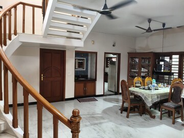Staircase in 1 BHK Builder Floor at Dlf Phase V – for Rent