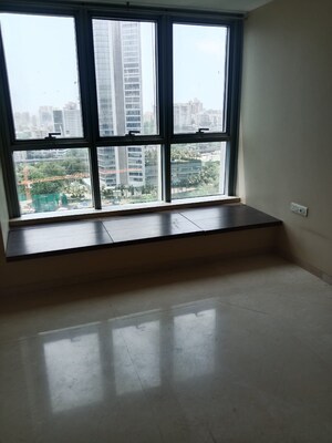 Room in 3 BHK Apartment at Oberoi Exquisite Goregaon, Goregaon East – for Rent