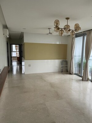 Room in 3 BHK Apartment at Oberoi Realty Exquisite, Goregaon East – for Rent