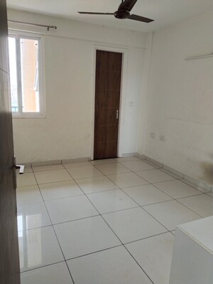 Room in 3 BHK Apartment at Highland Park Chandigarh, Bhabat – for Rent