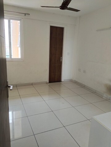 Room in 3 BHK Apartment at Highland Park Chandigarh, Bhabat – for Rent