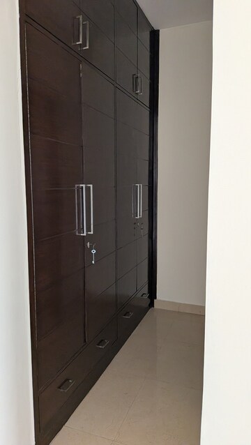 Furnished Amenities in 3 BHK Apartment at Unitech Escape, Sector 50 – for Rent