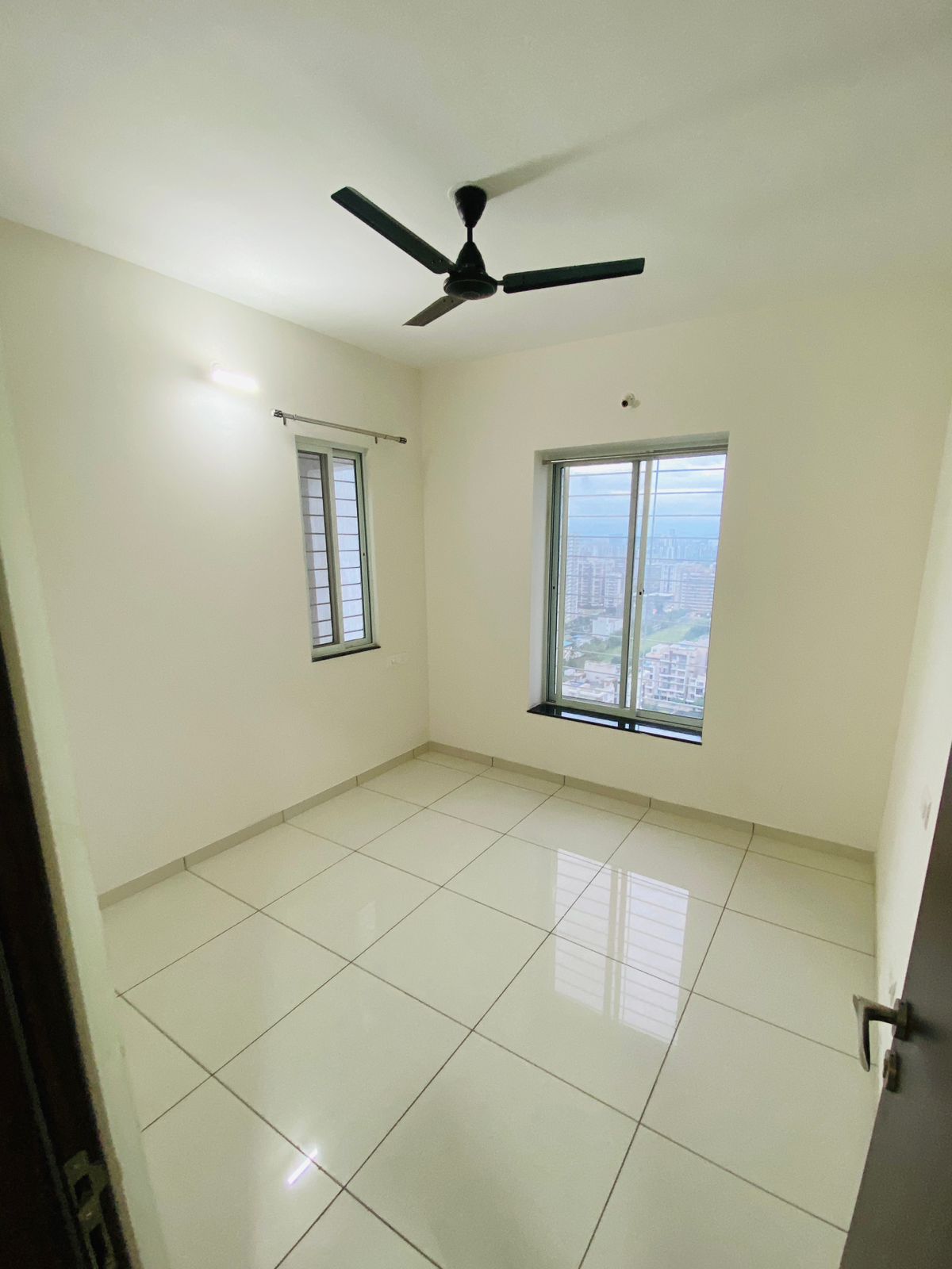 2.5 BHK + Pooja Room Apartment For Rent in VJ YashOne Infinitee