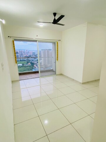 Room in 2.5 BHK Apartment at VJ YashOne Infinitee, Tathawade – for Rent