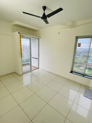 Room in 2.5 BHK Apartment at VJ YashOne Infinitee, Tathawade – for Rent