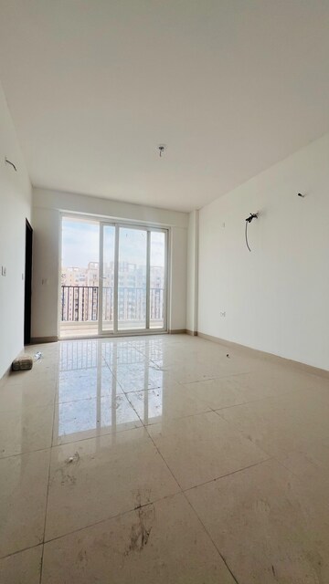 Room in 2 BHK Apartment at Omaxe New Heights, Sector 78 – for Sale