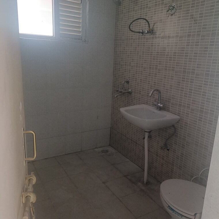 Bathroom, upavp-ganga-yamuna-and-hindon-enclave 3 Bedroom 1480 Sq.Ft. Apartment In Pratap Vihar Ghaziabad 9491104